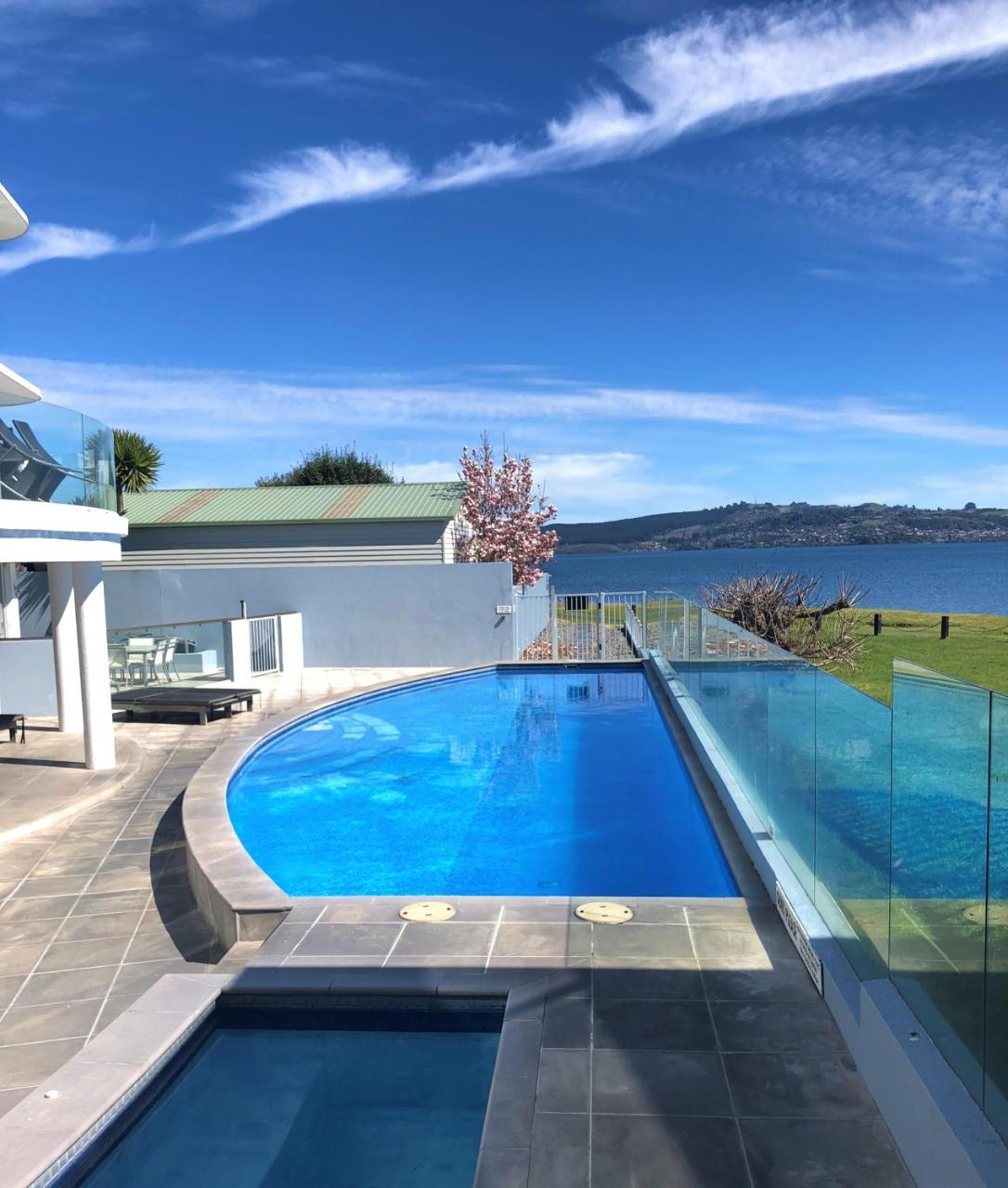 Lakeside Apartment Waimahana 1 Taupo Bagian luar foto